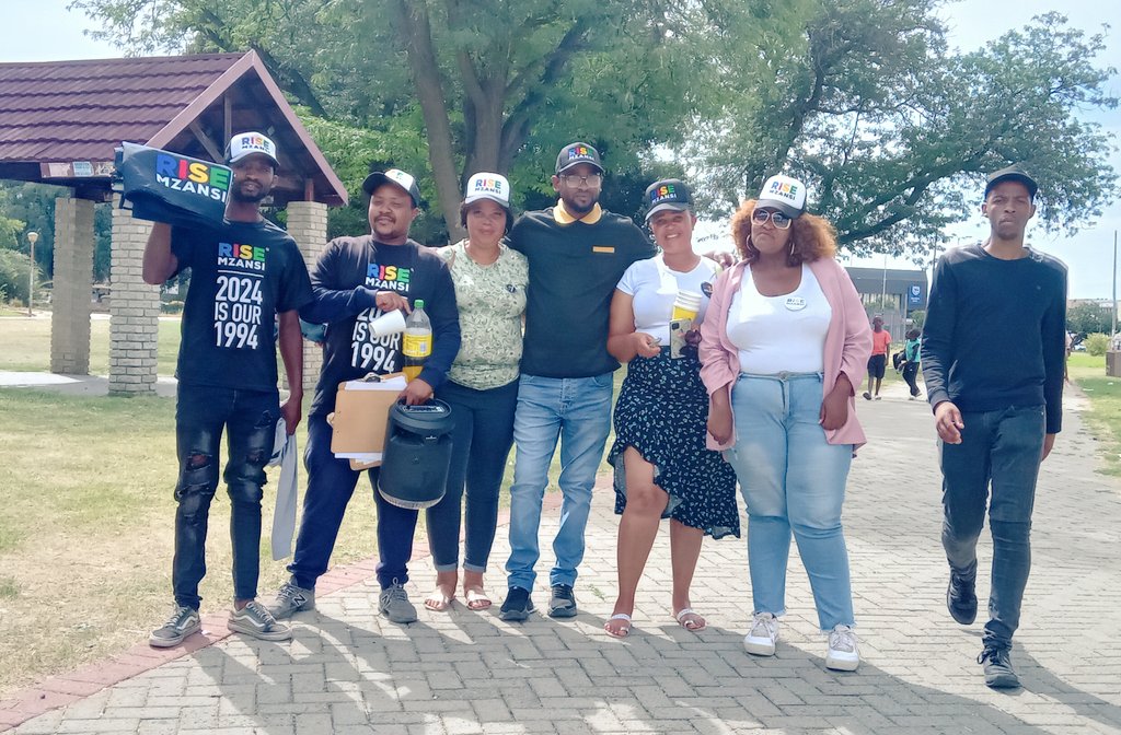 Doc_Mphukhe's tweet photo. We are the Generation that refuses to watch our country and our future to be destroyed by greedy, corrupt, shameless and heartless politicians. @Rise_Mzansi is an alternative movement for the people by the people!! #RISEMzansi #The3rdWay #2024IsOur1994 https://t.co/F0dNV7CRu1