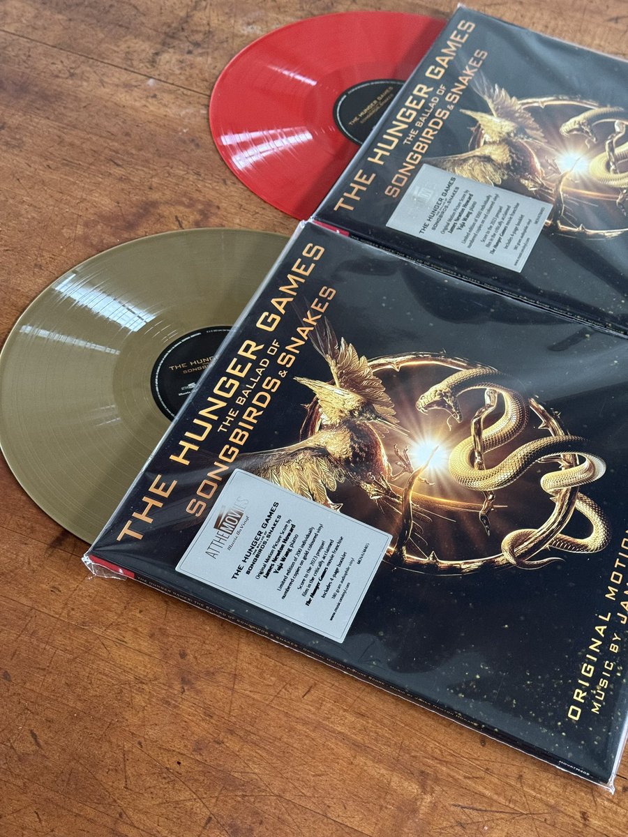 HungerGamesZach's tweet photo. the TBOSAS score on vinyl is GORGEOUS @atthemoviesshop https://t.co/2boc4jX2yM