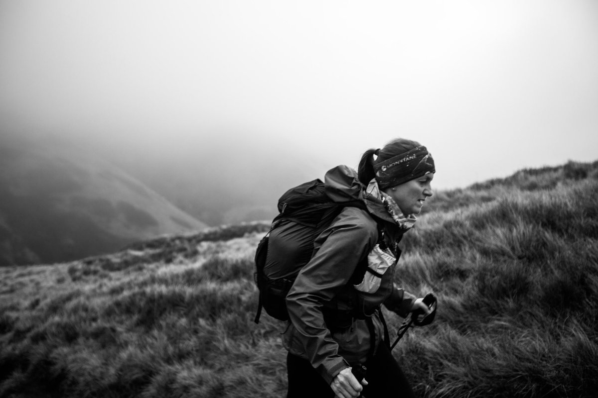 ratherbrunning's tweet image. A couple of action shots from The Spine Challenger South race a couple of weeks ago. Toughest race to date with only one official checkpoint, a heavy sack &amp;amp; half the race in darkness. Edale-Hawes 112 miles, 17,000 feet, zero sleep 🥺 Happy with 5th lady - what an adventure 🏃🏼‍♀️⛰️💜