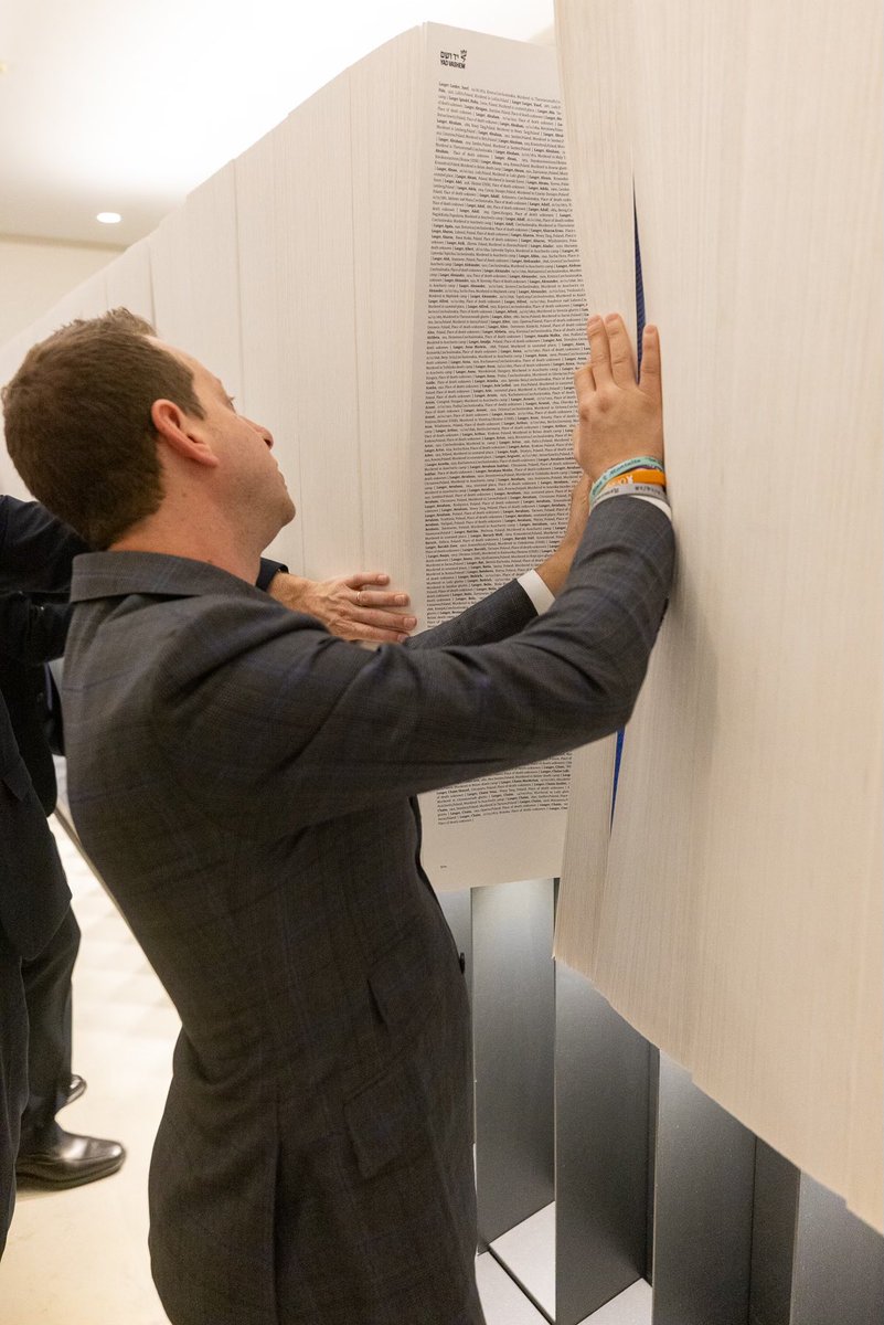 RepMoskowitz's tweet photo. As the grandson of Holocaust survivors, I join everyone this International Holocaust Remembrance Day in mourning the 6 million Jews killed by the Nazis. To ensure these atrocities are never repeated, we must never allow the horrors of the Holocaust to be forgotten or minimized. https://t.co/M1JdUUk9wl