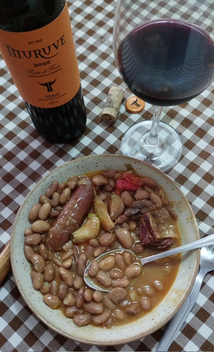Manquilefs (@manquilefs) on Twitter photo #VivirEnZamora
Alubias canela acompañadas de este tinto joven #Muruve de <a href="/FrutosVillar/">Bodegas FrutosVillar</a> <a href="/VinodeToro/">D.O. Toro</a> <a href="/AjosCuelga/">Ajos Cuelgamures</a> <a href="/LEGUMBRECALIDAD/">LEGUMBRES DE CALIDAD</a> <a href="/Rutavinotoro/">RutadelVinodeToro</a> <a href="/yendoporlavida/">Yendo por la vida</a> <a href="/garbanfuco/">Garbanzo Fuentesaúco</a> <a href="/Comer_Legumbres/">#ComerLegumbres</a> <a href="/tierradesabor/">Tierra de Sabor</a> <a href="/embuti2Turista/">Embutidos Turista</a> <a href="/Saboreandolavid/">Saboreando La Vida</a> <a href="/Zamora_Spain/">Zamora - Spain</a> #VivirEnZamora
Alubias canela acompañadas de este tinto joven #Muruve de <a href="/FrutosVillar/">Bodegas FrutosVillar</a> <a href="/VinodeToro/">D.O. Toro</a> <a href="/AjosCuelga/">Ajos Cuelgamures</a> <a href="/LEGUMBRECALIDAD/">LEGUMBRES DE CALIDAD</a> <a href="/Rutavinotoro/">RutadelVinodeToro</a> <a href="/yendoporlavida/">Yendo por la vida</a> <a href="/garbanfuco/">Garbanzo Fuentesaúco</a> <a href="/Comer_Legumbres/">#ComerLegumbres</a> <a href="/tierradesabor/">Tierra de Sabor</a> <a href="/embuti2Turista/">Embutidos Turista</a> <a href="/Saboreandolavid/">Saboreando La Vida</a> <a href="/Zamora_Spain/">Zamora - Spain</a>