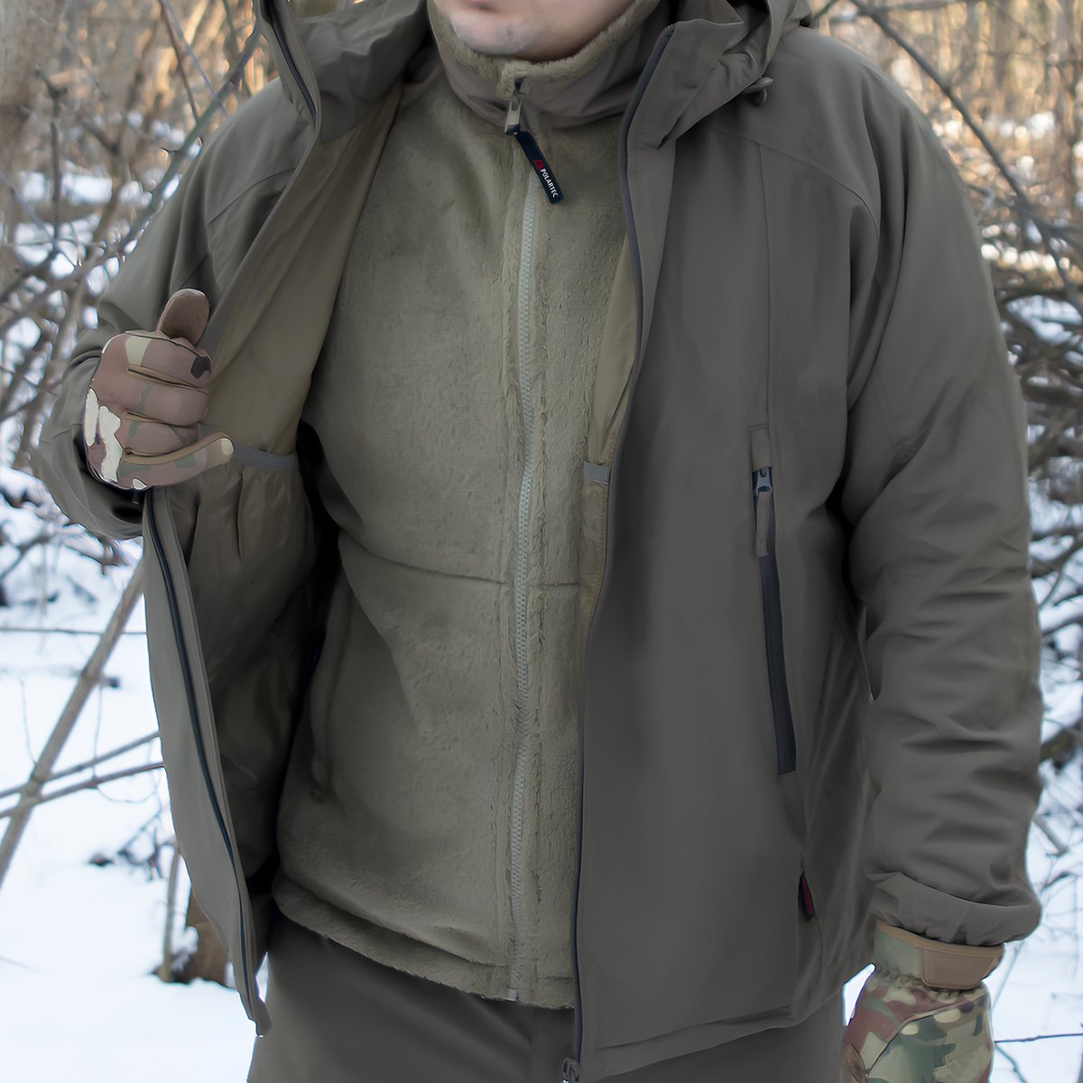 Fahrenheit__ua's tweet image. Що таке багатошаровий одяг? Це система одягу, яка складається з кількох шарів з різних матеріалів, призначених для ефективного утримання тепла, відведення вологи від тіла, та захисту від зовнішніх чинників. 

#fahrenheitua #ecwcs #polartec #madeinukraine