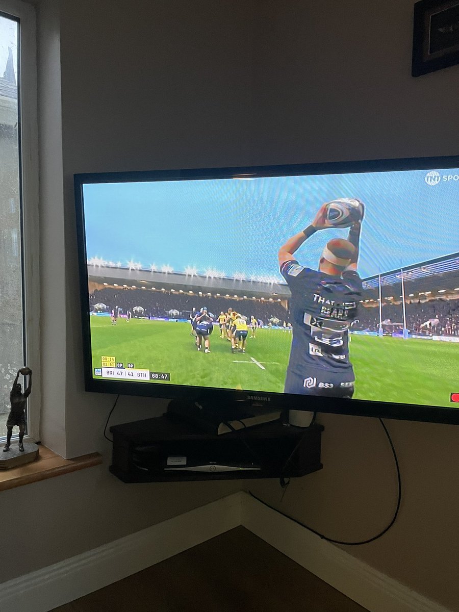 mochoshea's tweet photo. What a game of rugby this is. #bathvbristol https://t.co/s5lx8iWiFu