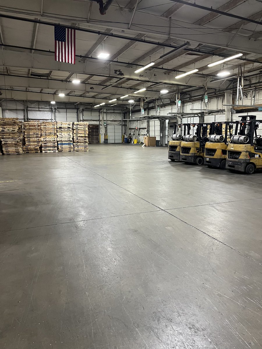 EcoDevelopment3's tweet image. Great job to our warehouse and plant staff. Production and loads are up and phenomenal improvements in organization and safety. Good job everyone! #Eco #Cincinnati #warehouse #EPS #Sustainability #recycling