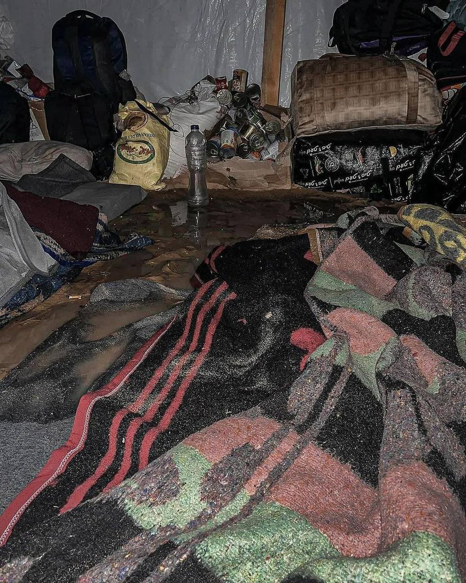 Bugün Gazze çok çok soğuk. 
Çadırlara yağmur suyu doldu
Battaniyeler ıslak, insanlar sokakta ve aç.
Çocuklar açlıktan, anne babalar çaresizlikten ağlıyor. 
Biz bu kadar mıyız?
Yardım ulaştırmaktan aciz miyiz gerçekten?