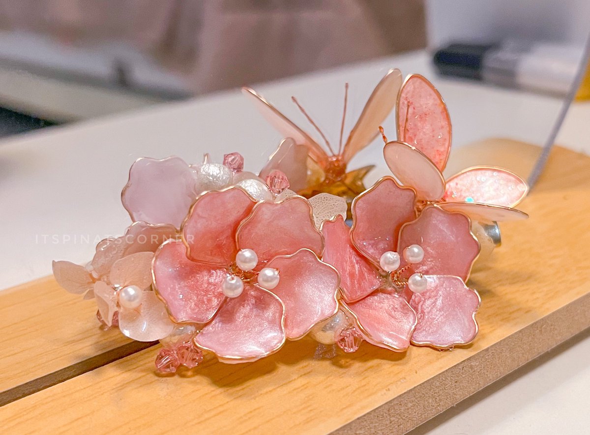 ✿ Spring Blossom ✿
—
Made from resin
#resinart #flowerjewelry #2024年も作品を見せ合おう #ハンドメイドアクセサリー
