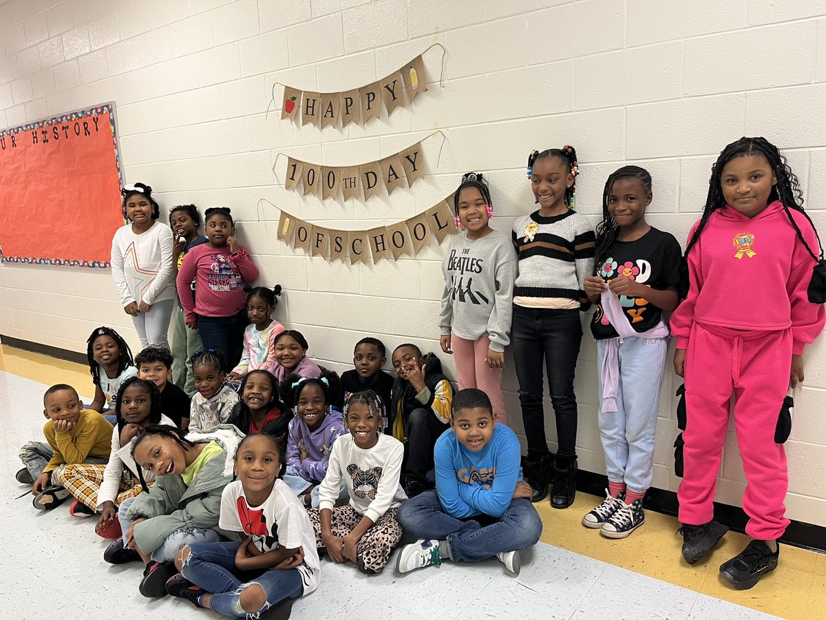 🅜🅡🅢 🅓🅔🅑🅞🅢🅔 tweet media