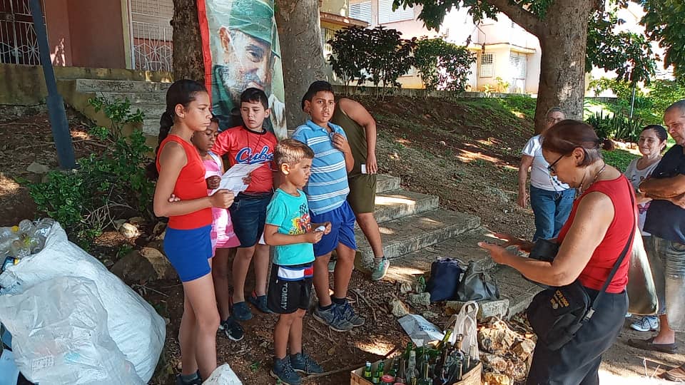 #YoMeQdo con los cederistas de la comunidad Granma de nuestro municipio, que hoy  todas sus zonas continúan impulsando el movimiento popular de los #CDRCuba #MiBarrioRecicla  #CDRLisa #CDRHabana