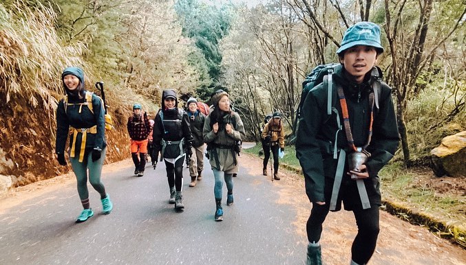 ryhoehoe's tweet image. I'm going to climb now, friends, I called you because I had an appointment at a coffee shop. Follow me, Twitter friends, don't worry