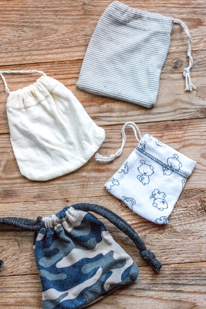 make_oh's tweet image. Homemade drawstring pouches are handy! You get to use them to organize all sorts of things all over the house.

🧸Small toys.
🃏Decks of cards.
🎁 To hold personalized gifts, such as handmade soaps or cosmetics.

Read how I make this here - thethingswellmake.com/sleeve-to-pouc…