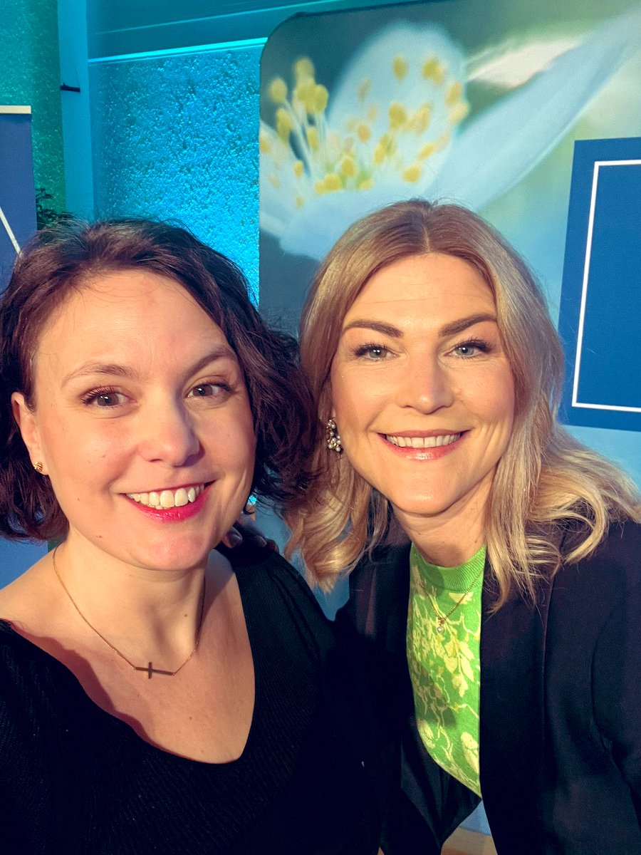MaricPolitik's tweet photo. Nu kör vi valkampanj inför EP-valet! 
Idag var @EllaKardemark hos oss i Falköping på inspirationsdag med Kristdemokrater från Halland och Västra Götaland. 

Ella står på listans andra plats och jag står på tolfte. Tillsammans representerar vi @kdriks och värdebaserad politik! https://t.co/mCLsPh2Ci5