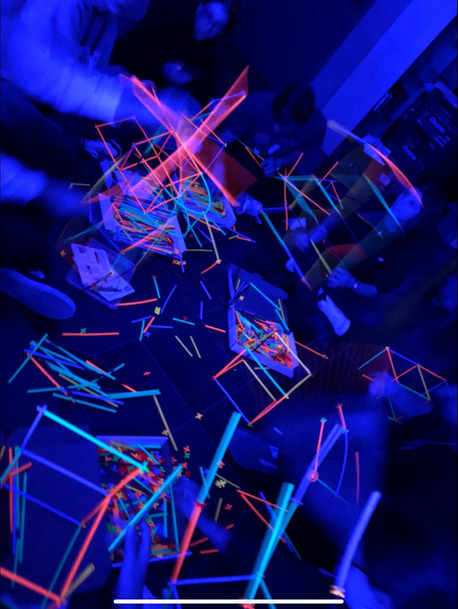 TALLER DE ARTE CON LUZ NEGRA CICLO DE ARTISTAS INVISIBLES: JOAN MITCHELL portal.edu.gva.es/iesnules/es/20…