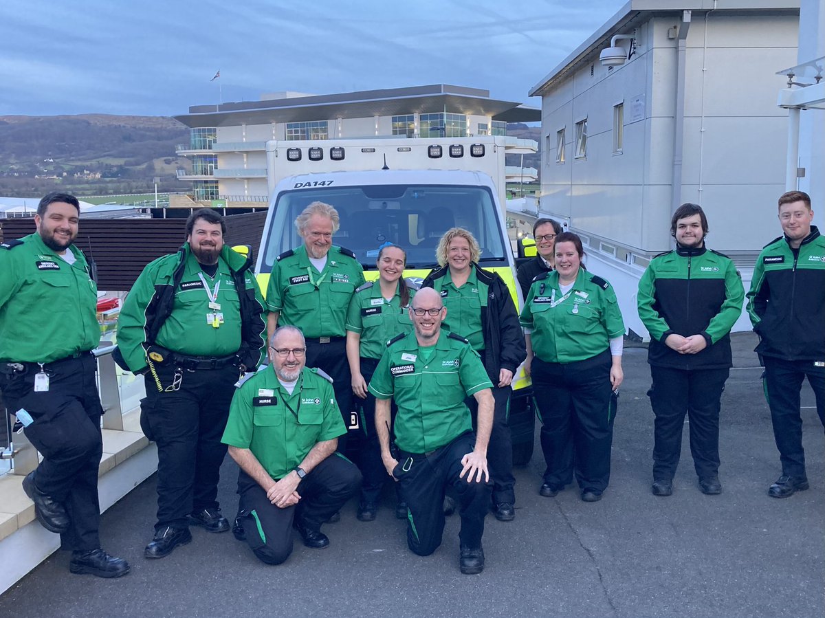 Some of the great team of SJA volunteers providing medical cover at Festival Trials Day - good practice ready for The Festival at Cheltenham Racecourse in March. #mySJAday #volunteer @stjohnambulance @CheltenhamRaces @SJAVolunteering