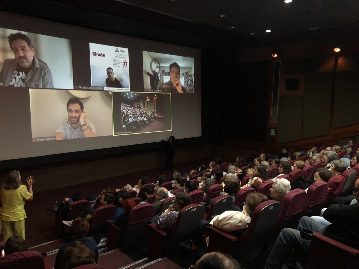 Jose_Pisano's tweet photo. SIMÓN en Cineforo hoy a sala llena en @trasnochocult, cómo parte de los #CinePsicoanálisis conducidos por @CarlosRasquin. Gracias Diego Vicentini, @MarcelRasquin y @McGaffney.  #SimonLaPelicula https://t.co/NXpOkhZX6w