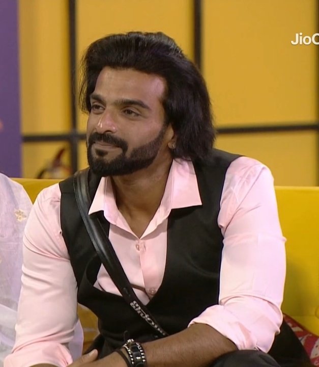 iChinmaySwaroop's tweet photo. Naayak nahi KALNAAYAK hu mein 
#VinayGowda #BBK10 https://t.co/jZGeqfAAZw