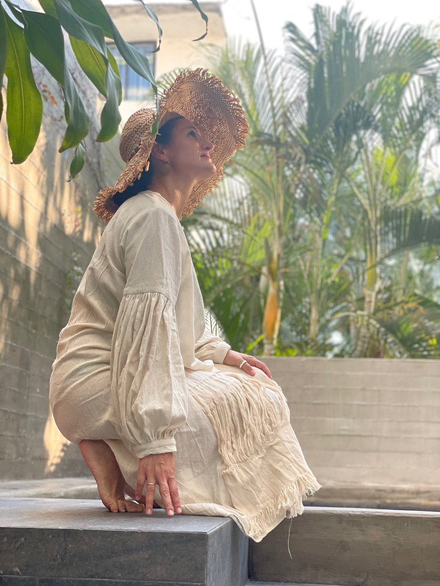 fabi_artetextil's tweet photo. “Si tu intención es describir la verdad, hazlo con sencillez y la elegancia déjasela al sastre”.
Albert Einstein
#EleganciaCasual #FabiolaCalvo #Organico #Natural #Elite
💃🏽 @arqmariagomez
🏝️ #Huatulco https://t.co/lP2rbTkYve