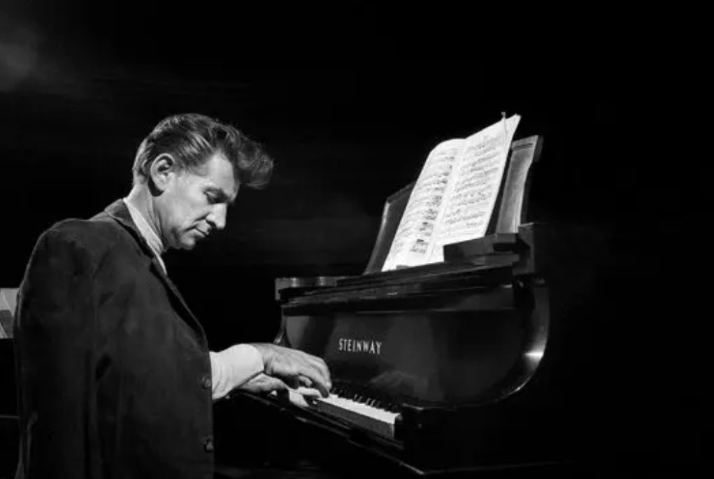 Thanks <a href="/ILPublicMedia/">Illinois Public Media</a> for brightening another dreary day with a little “Rhapsody in Blue,” with Leonard Bernstein at piano and conducting, no less. #Perfect