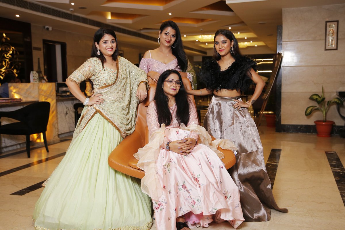 minimathur0007's tweet photo. "Find a group of people who challenge and inspire you,
Spend a lot of time with them, and it will change your life"
#mamta_mathur
#queenofindia #queen #skytouch #team
#actress #model #supermodel #instagood #shoot #mumbai #smile #google #googleimage #googlehome #googlepixel https://t.co/CdTmSaUyYj