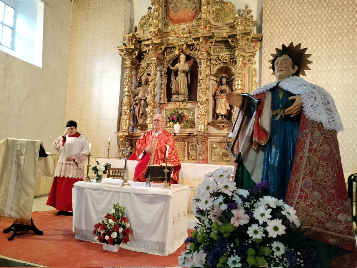 AytoPonferrada's tweet photo. Hoy sábado, #Lombillo de los Barrios celebró su misa y procesión en honor a #SantoTirso  (el #patrón de las enfermedades óseas) ¿Lo sabías?
📍Asistieron los concejales Carlos Fernández y Mari Crespo. https://t.co/G6xw9NzGqr