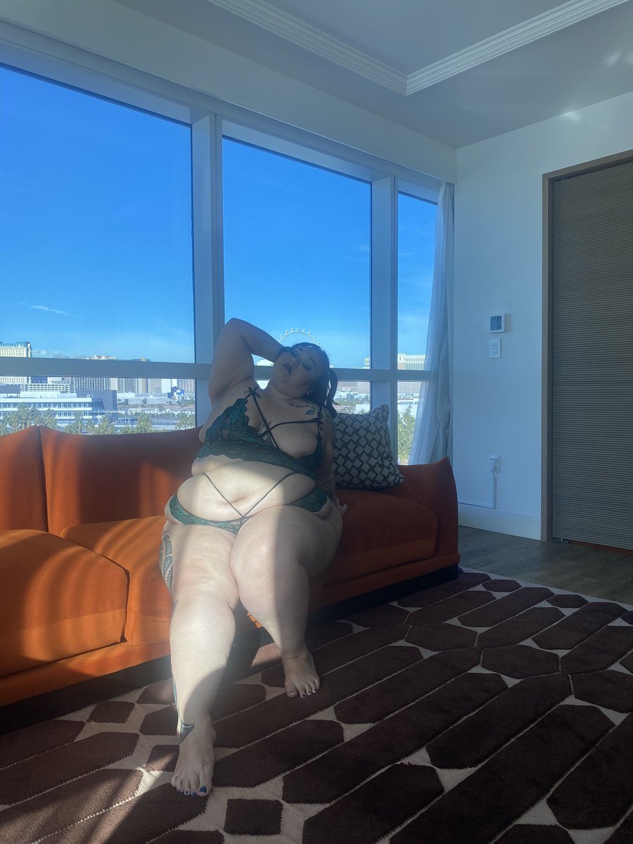 Enjoying this gorgeous queen at her shoot <a href="/island_girl475/">Makana Moon 💖 PNW</a> some bts