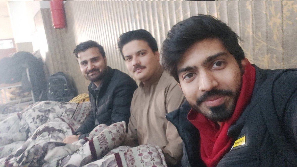 alhasanartist's tweet image. Doctors sit on Dharna for basic rights to specialized  education.They are being deprived of FCPS training after being  screened twice by CPSP &amp;amp; PGMI.YDA rejects this injustice &amp;amp; demands #inductionforAll &amp;amp; smooth running of teaching hospitals 24/7 on priority basis.
#YDApgmiDharna