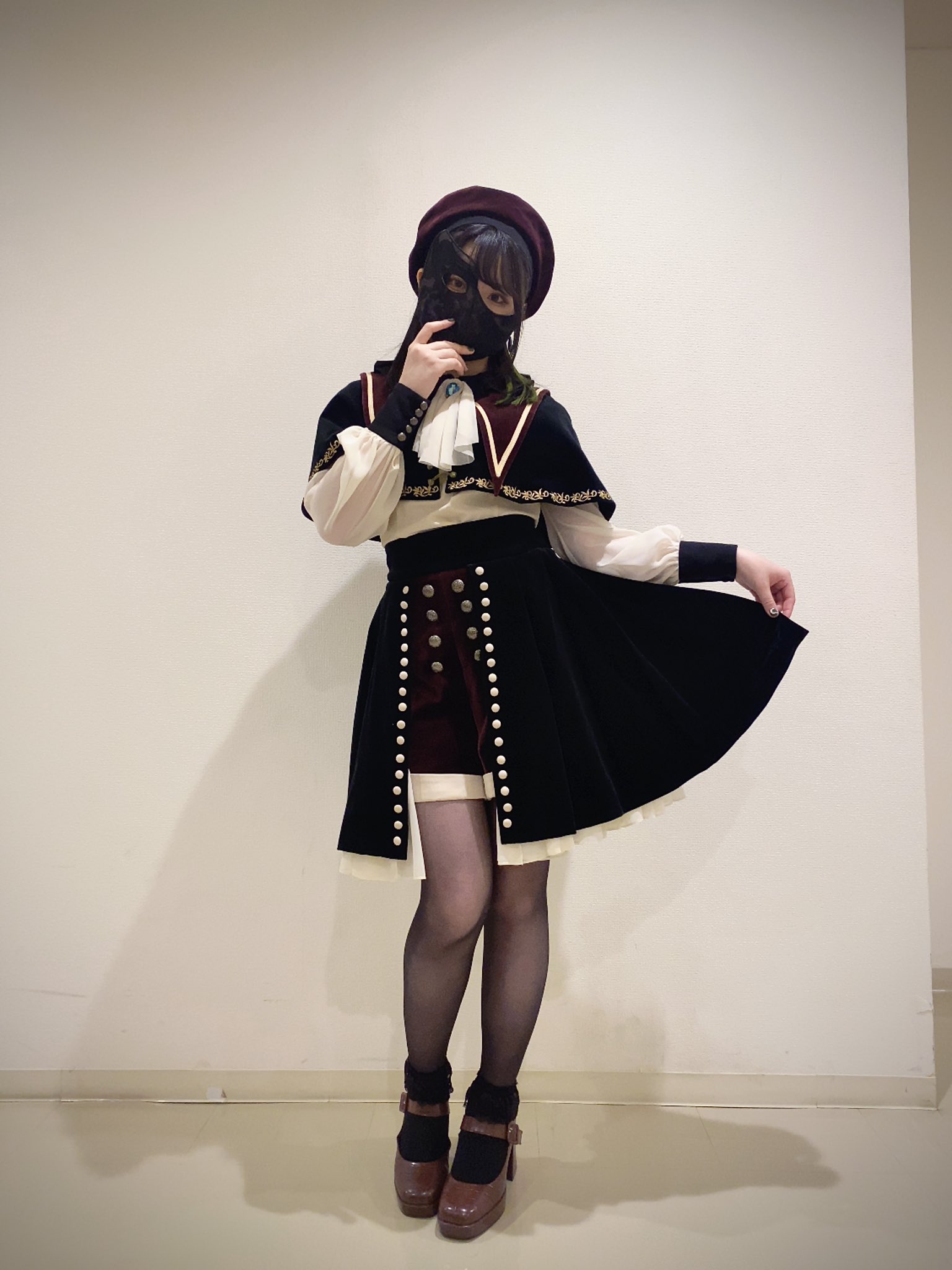 紬中心祭 タペストリー  片瀬優先生 1枚目の写真片瀬が妊娠してるように見える笑 #うちの会社の