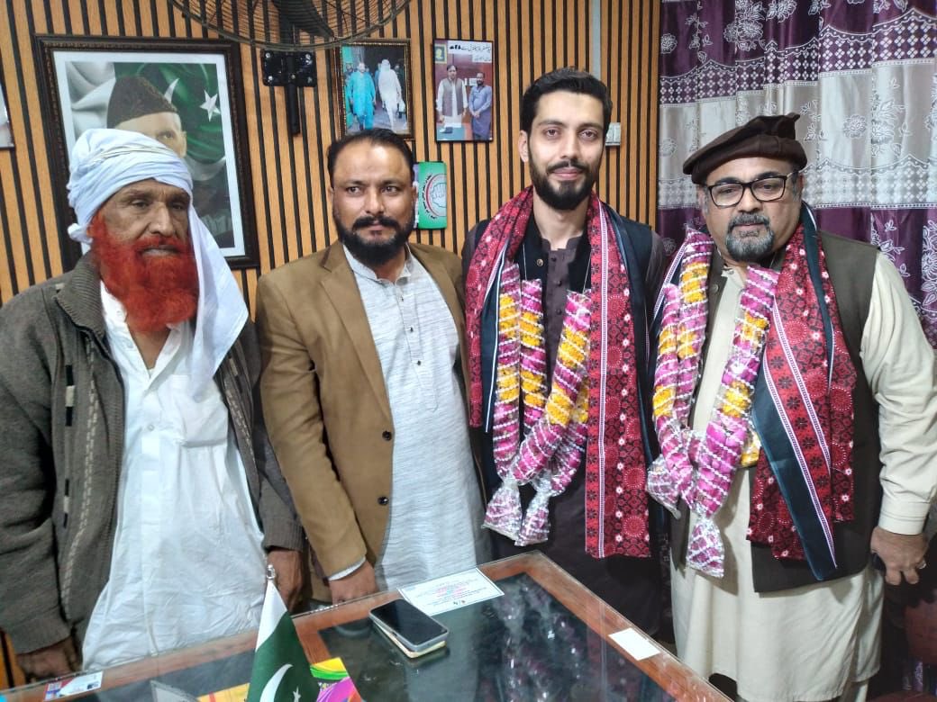 IzharulHassan's tweet photo. امیدوار  قومی اسمبلی خواجہ اظہار الحسن باور امیدوار عبدلباسط نے اتحاد قریشی ویلفیئر کے عہدداران سے آفس بمقام سیکٹر 11-ڈی میں ملاقات کی 

صدر حاجی اکرام الدین اور سرپرست اعلیٰ حاجی بدرالدین قریشی سمیت دیگر عہدداران نے خوش آمدید کیا اور روایتی بھرپور حمایت کا یقین دلایا https://t.co/wGKm0m61ZM
