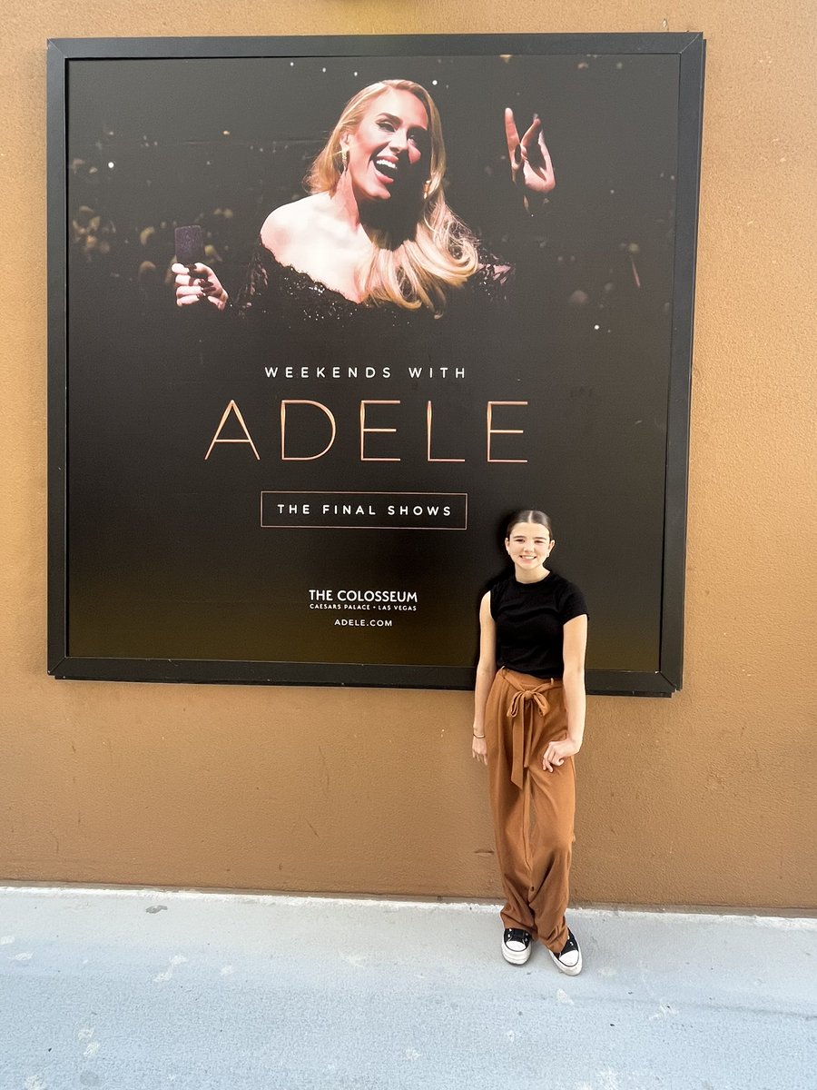 chris_cu4life's tweet photo. We will never forget this night!! 
This was truly special. @Adele @AdeleAccess #WeekendsWithAdele https://t.co/UdXtpVMoAg