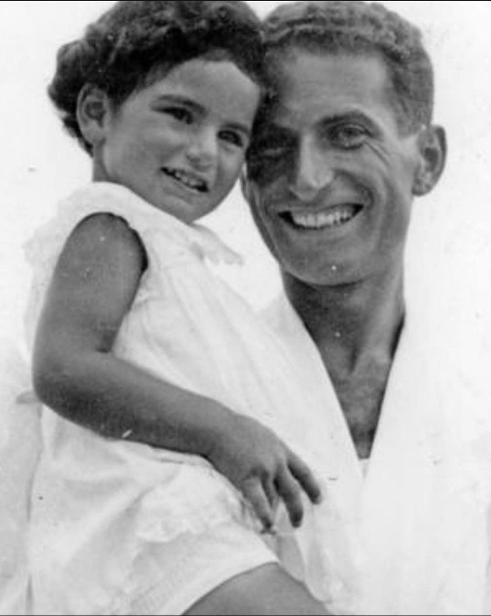 Liliana Segre con papà Alberto...
deportati a Auschwitz...
lui non tornerà...
#GiornatadellaMemoria #Shoah #LilianaSegre #27gennaio