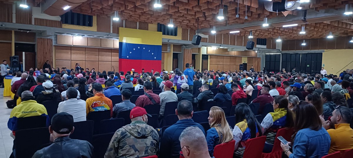 NelsonLAlvarez's tweet photo. Nos encontramos en el "Pleno Organizativo" del glorioso @PartidoPSUV y las estructuras políticas de los 23 Municipios de la entidad merideña junto a nuestro enlace político y Gobernador @JEHYSONGUZMAN 

#JusticiaYVerdad

@NicolasMaduro
@dcabellor
@pinfantea https://t.co/pHA5FQMaxx