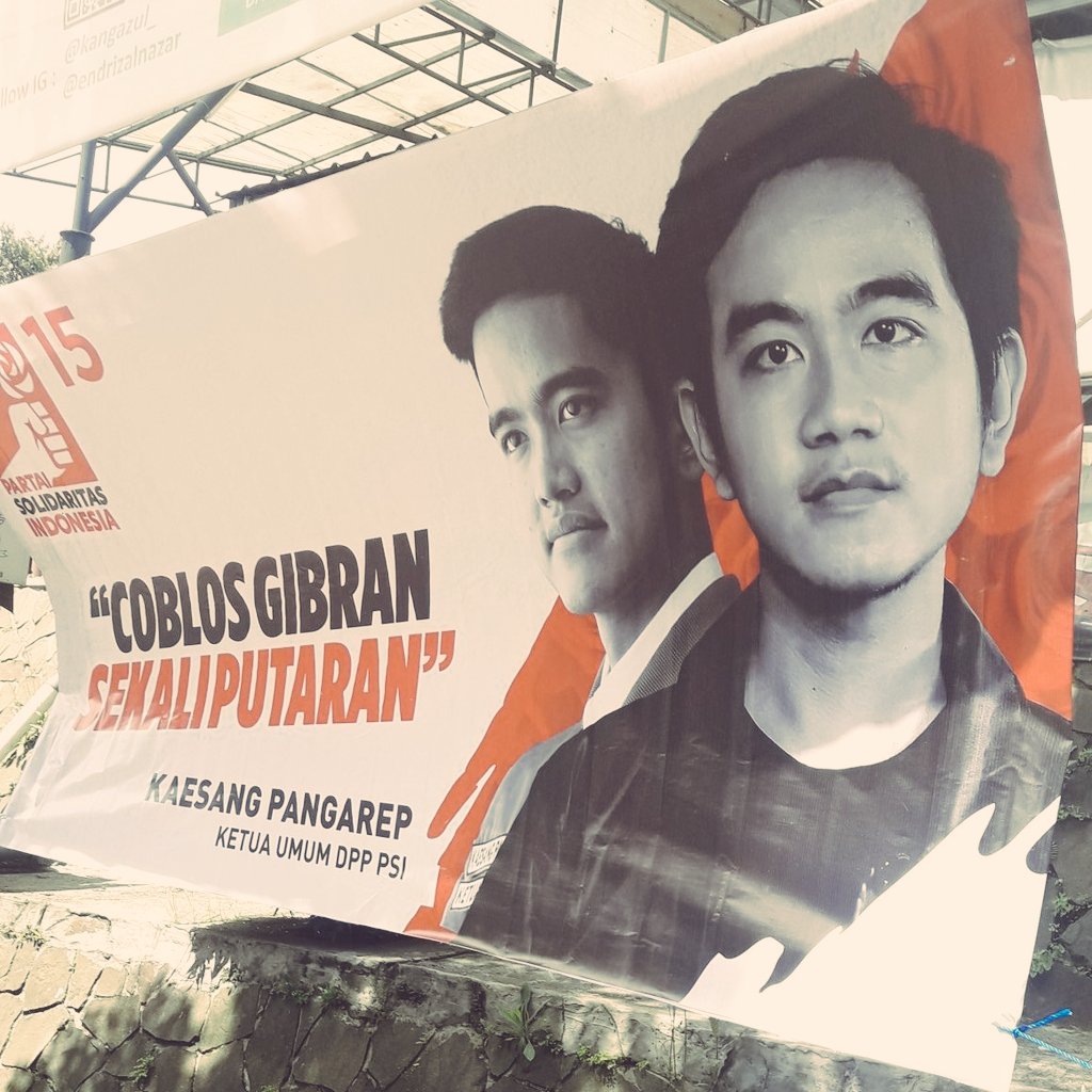 TungguinYa's tweet photo. .
.
D U O   N E P O B A B Y
Ketika Anak Muda Indonesia berjuang dengan Keringat dan Air Mata untuk bisa berdiri di kaki sendiri hingga sukses

Ini Dua Anak Penguasa malah dengan Riang Gembiranya mempertontonkan tabiat yang "melecehkan" Daya Juang Anak Muda Indonesia

Bukannya jadi Contoh bagaimana meniti Sukses dengan jalur Mandiri ..
Mereka malah dengan BANGGA memperlihatkan kalau mreka bisa ada di Puncak dengan jalan NEBENG PRIVILEDGE BOKAPNYA

Lantas Mereka mau diakui sebagai perwakilan Anak Muda kita gitu ??!!!

C'MON !!!

So saat Pemilu nanti ..
Kalian tau apa yang mesti kalian lakukan kan
Adek-Adek Gen Z dan Millenials ??!!

Teach them a Lessons that they will not Forget

#AsalBukanPrabowoGibran
#AsalBukanPSI
.
.