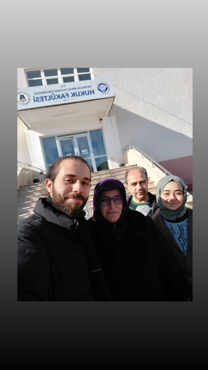 aegilmezz's tweet photo. Bir sene önce bugün. Vefatlarından 9 gün önce yalnızca birkaç saat (son kez)gördüm ailemi. Henüz 3 yıllık bir binada seksenden fazla komuşumuzla birlikte vefat ettiler.
Bu binayı mükemmel bulan KTÜ’nün dandik raporu yüzünden sorumlular serbest bırakıldı. #ılgımapartmanıiçinadalet https://t.co/zBSlgq0j4X