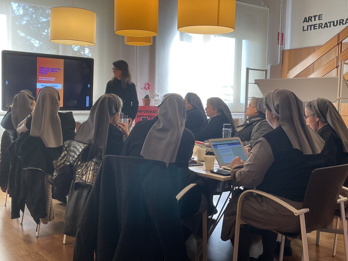 La red de Nazaret <a href="/coleinnovadores/">Coles Innovadores</a> de Barcelona, Madrid y Canarias celebra una nueva jornada conjunta de trabajo con las titulares de los colegios!
Organizamos el Congreso Educativo del próximo mes de junio #EducadoresNazaret en el marco de la celebración de los 150 años de hª!