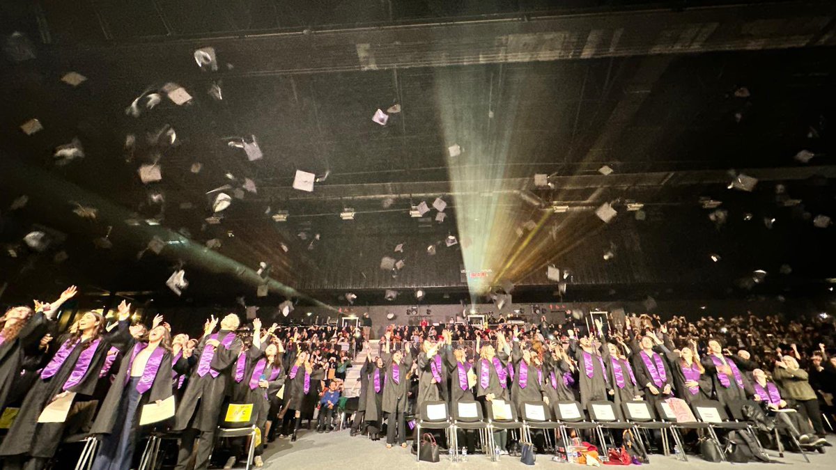 NEOMAbs's tweet image. #GraduationNEOMA | 🎓 Félicitations à tous les diplômés et bienvenue dans la grande famille @NEOMA_Alumni ! 🌟
#BePassionate_ShapeTheFuture
#ProudToBeNEOMA