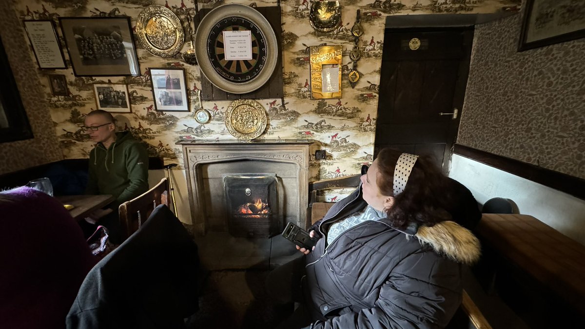 sheffters's tweet photo. Found a fantastic little pub that’s well worth a visit. Great atmosphere, no signal, no WiFi, no TV. Just people socialising and chatting. https://t.co/6CFImL7Ur1