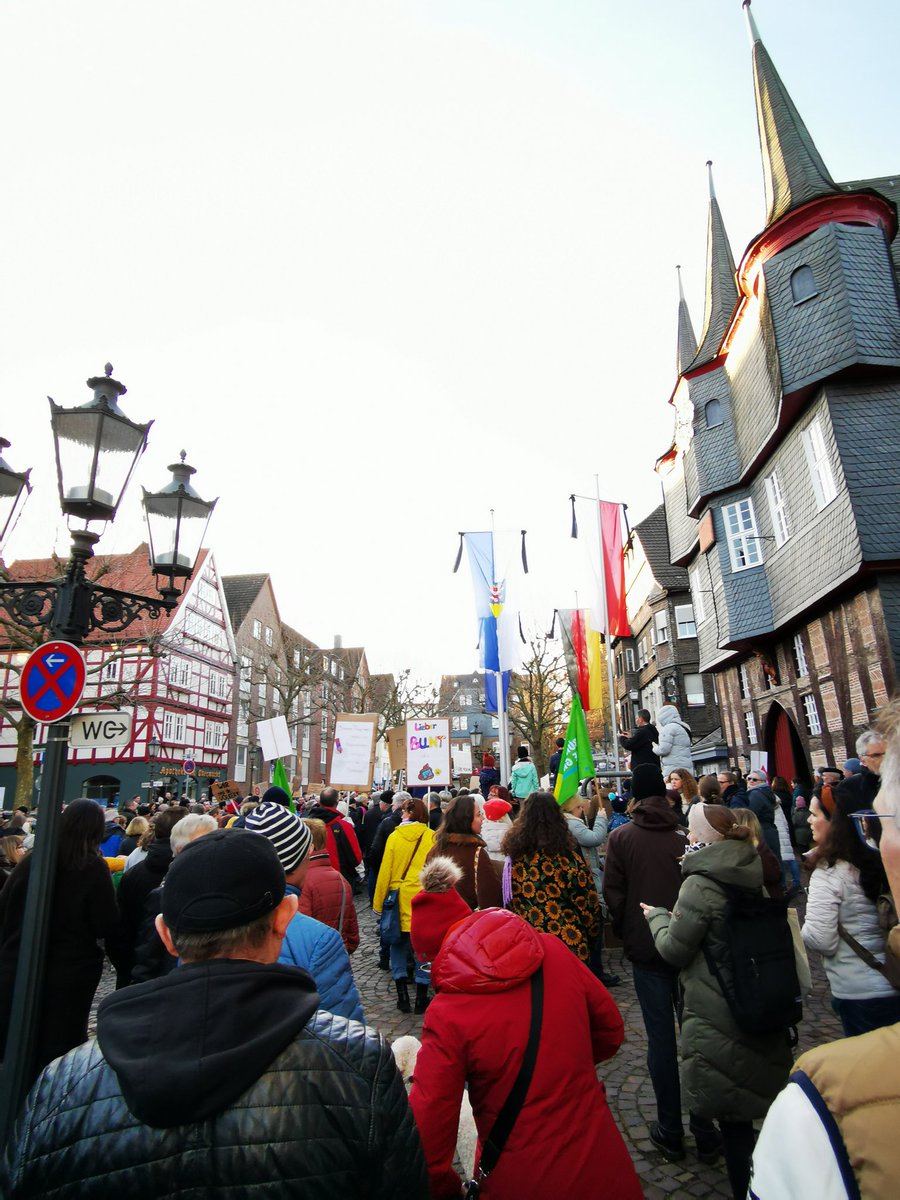Frankenberg /Eder.... eindrucksvoll viele Menschen gehen auch hier gegen Faschismus und Judenhass auf die Straße!