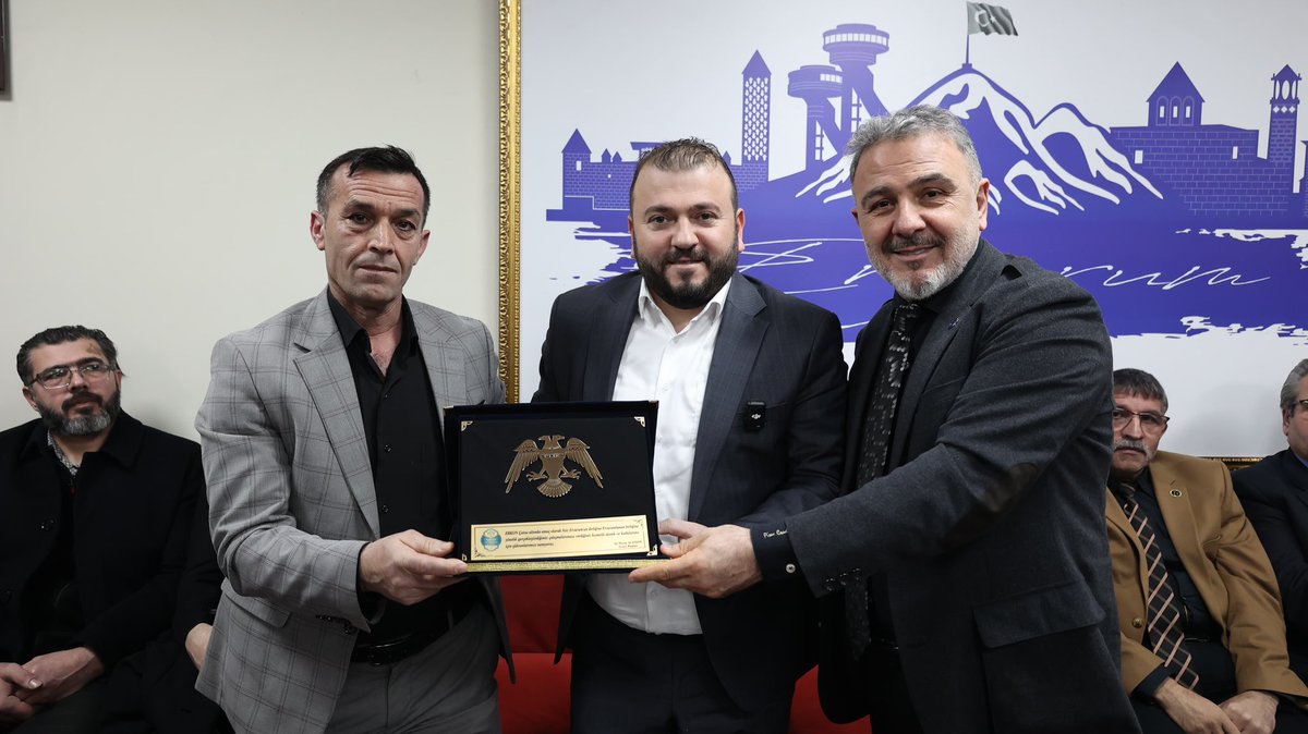 İlçemizde faaliyet gösteren Hadımköy Erzurumlular Derneği’ni Milliyetçi Hareket Partisi İlçe Başkanımız Temel Bedir ile birlikte ziyaret ettik. 

Misafirperverlikleri için değerli Arnavutköylü hemşehrilerime teşekkür ederim.