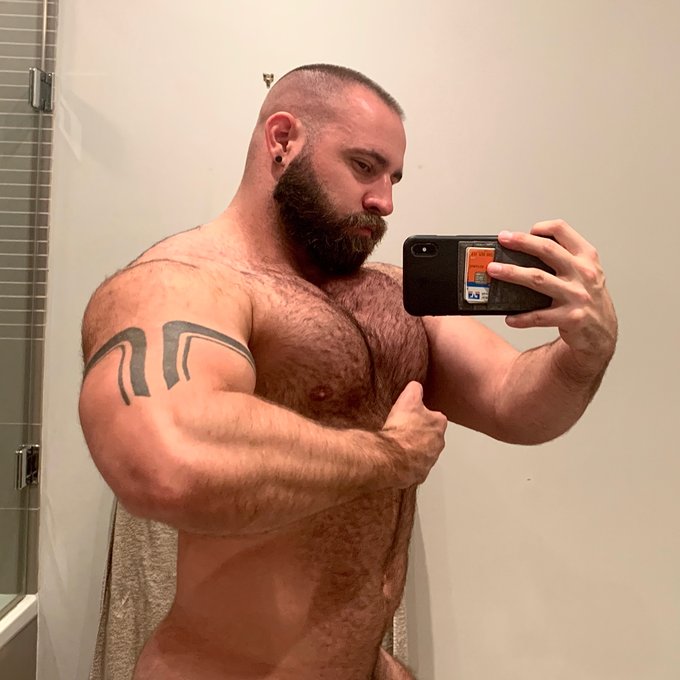 Watch Nik's leaked NSFW photo on TwXstars