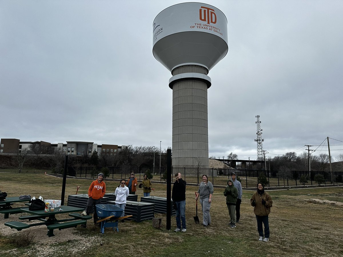 snowillow02's tweet photo. First workday of the year in the @utdallas ecohub mini farm! Getting ready to plant potatoes. https://t.co/hoJoyIT0Rz