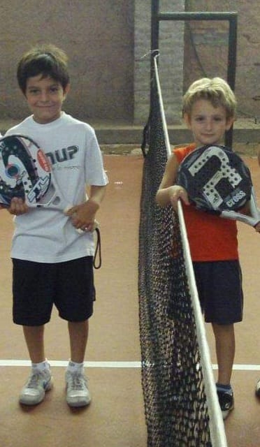 EstebanGenoud's tweet photo. De esas 📸 que en un tiempo recorrerán todos los portales. 

12 añitos atrás, El Portón Pádel, Pergamino 🇦🇷

Juani's 🪄

@juanidepascual &amp; @JuaniRubini10 https://t.co/Dq5E03HtrM