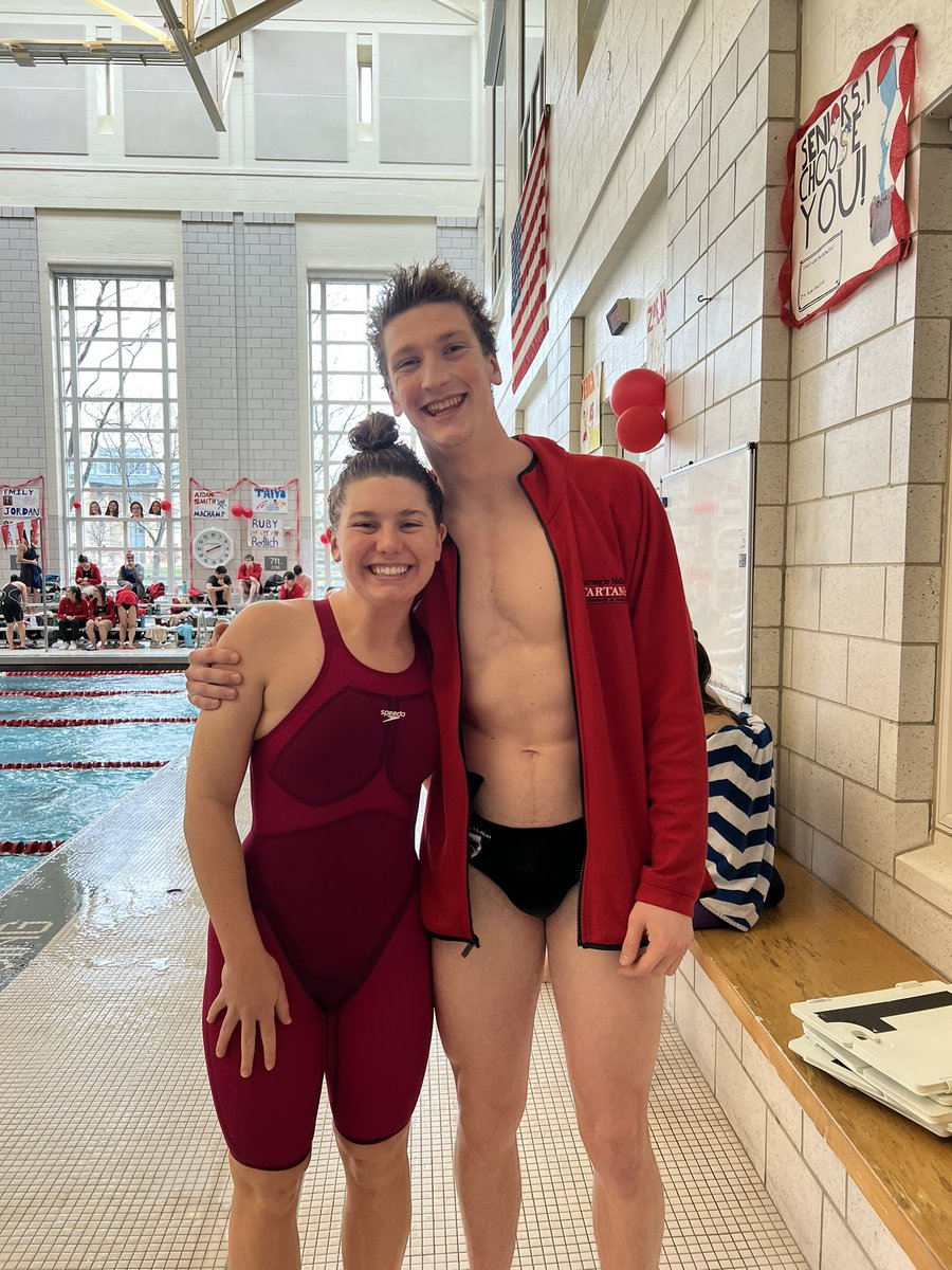BeesSwimming's tweet image. Love receiving pictures of former teammates meeting up at college swim meets! #swimfast #WhateverItTakes @MedinaBoosters @MedinaAlumni @medinaathletics @RedFlashSwim @CMUswimming
