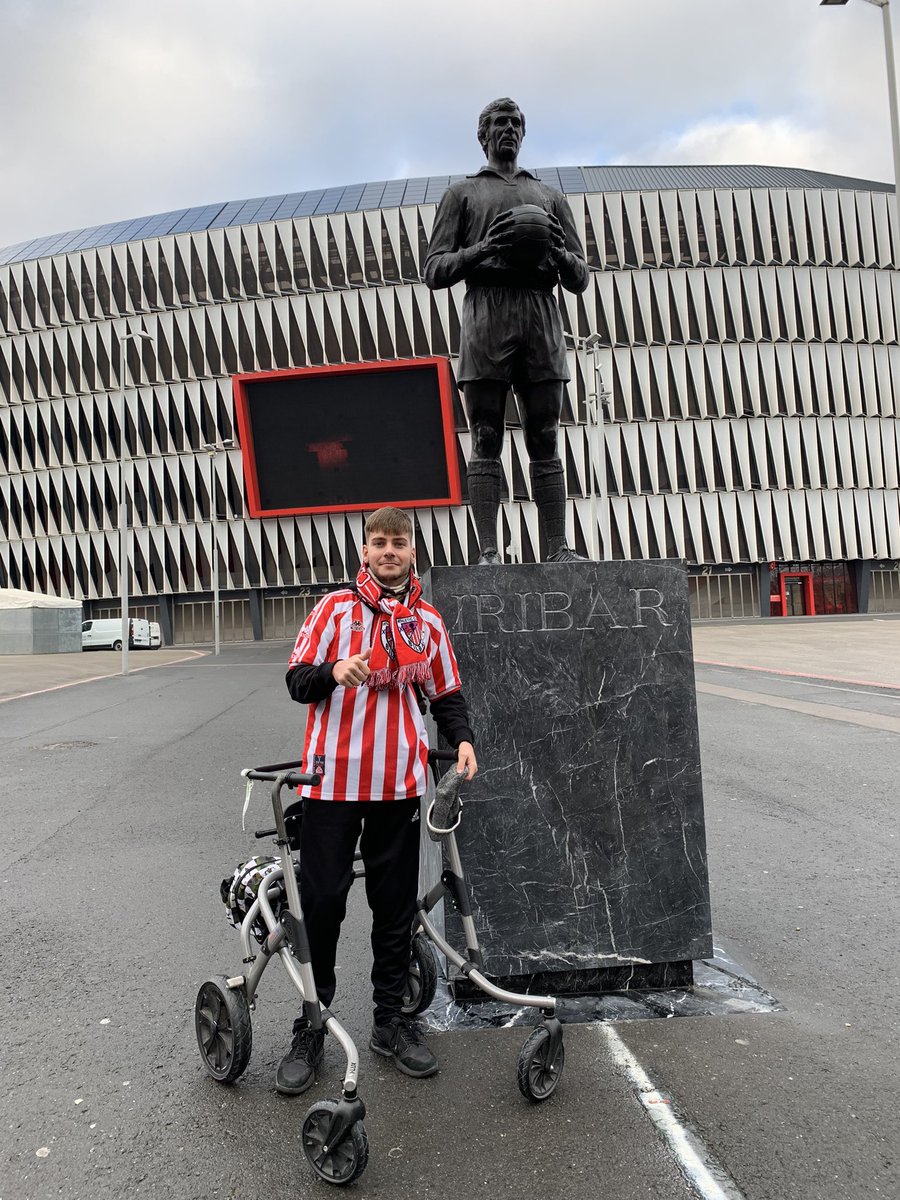 1704 km (Lorca-Bilbao, Bilbao-Lorca), que volvería a hacer cada fin de semana. En menos dos semanas, he hecho 3408 km, he podido ver dos partidos del equipo de mi corazón, en el mejor estadio del mundo. Agradecer a los que habéis hecho posible este sueño. Dentro hilo!! 👇🏼🇦🇹