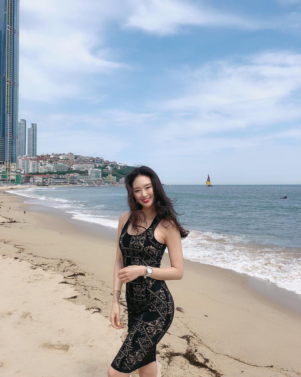 Life is like a book, and people need to read it. . This has the meaning of existence.