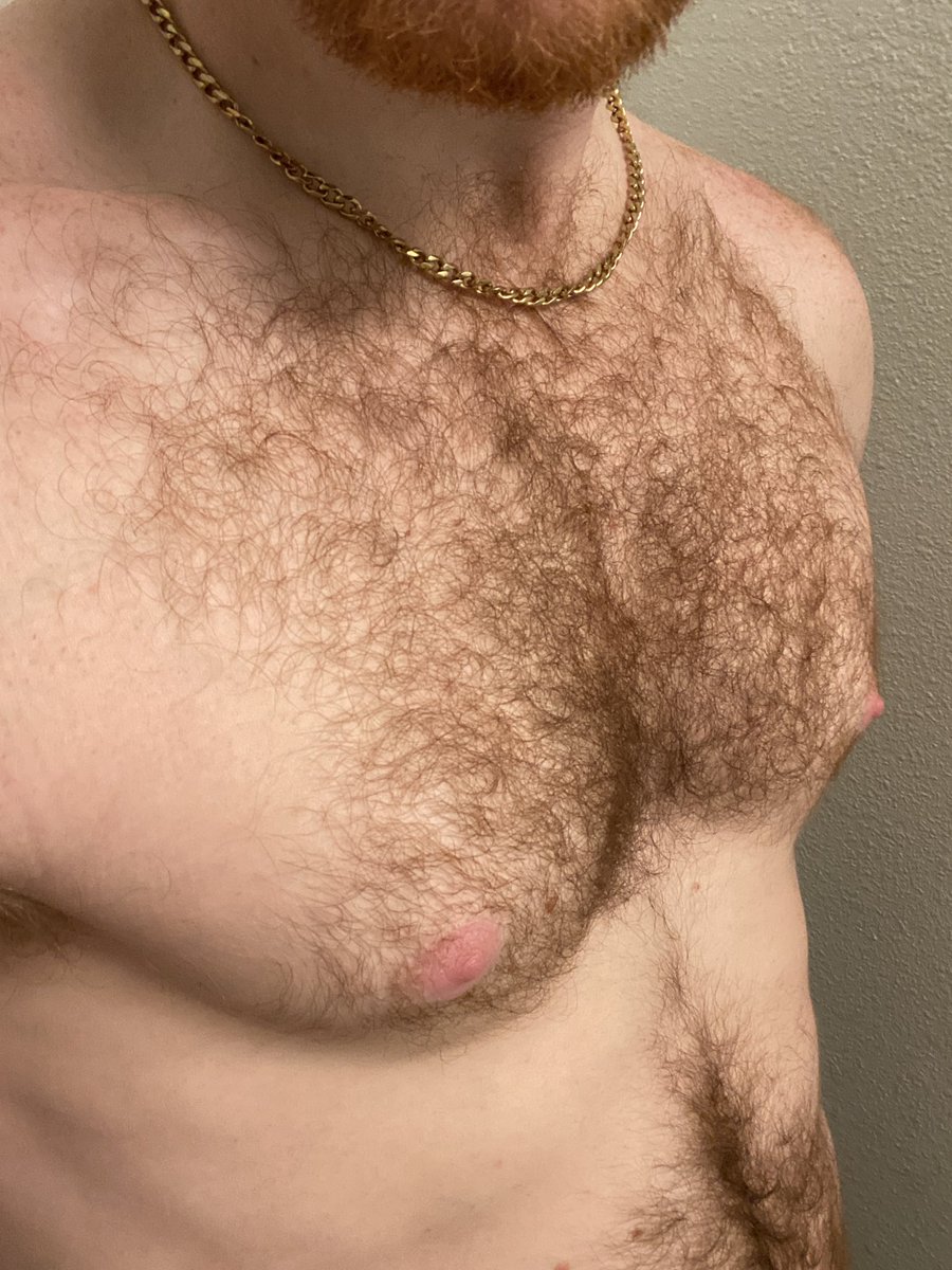 I had a dream about massaging some big muscled pecs, anyone volunteering or volunteering to rub my big furry ones? 🙌🏻