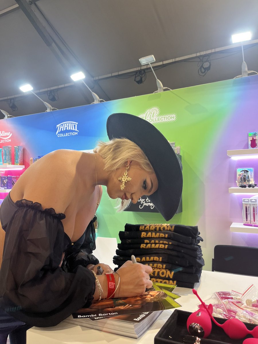 oej_official's tweet photo. Today is our FINAL day of @AEexpo π Donβt miss our BLOW OUT pricing and SAVE BIG β¦ and get your chance to see the BEAUTIFUL @bellablu_x @IamBambiBarton @KhloeKingsleyxo in the flesh!!!
BOOTH 633
#AVN #pleasureproducts #sextoys #models #invisionmodels
Be there 11-4p! https://t.co/3dzlU8Bsd4