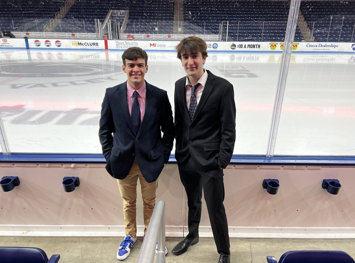 We're just about 30 minutes from puck drop here at Pegula Ice Arena where <a href="/PennStateWHKY/">Penn State Women’s Hockey</a> looks for the weekend sweep over Lindenwood!

⏰: 1:00 p.m. 
🎙️: <a href="/Ethan_C_Ellis/">Ethan Ellis</a> &amp; <a href="/rp_21_/">Rocco Pellegrino</a> 
🔗: player.streamguys.com/commradio/sgpl…

Follow <a href="/CommRadioSports/">CommRadio Sports</a> for updates!