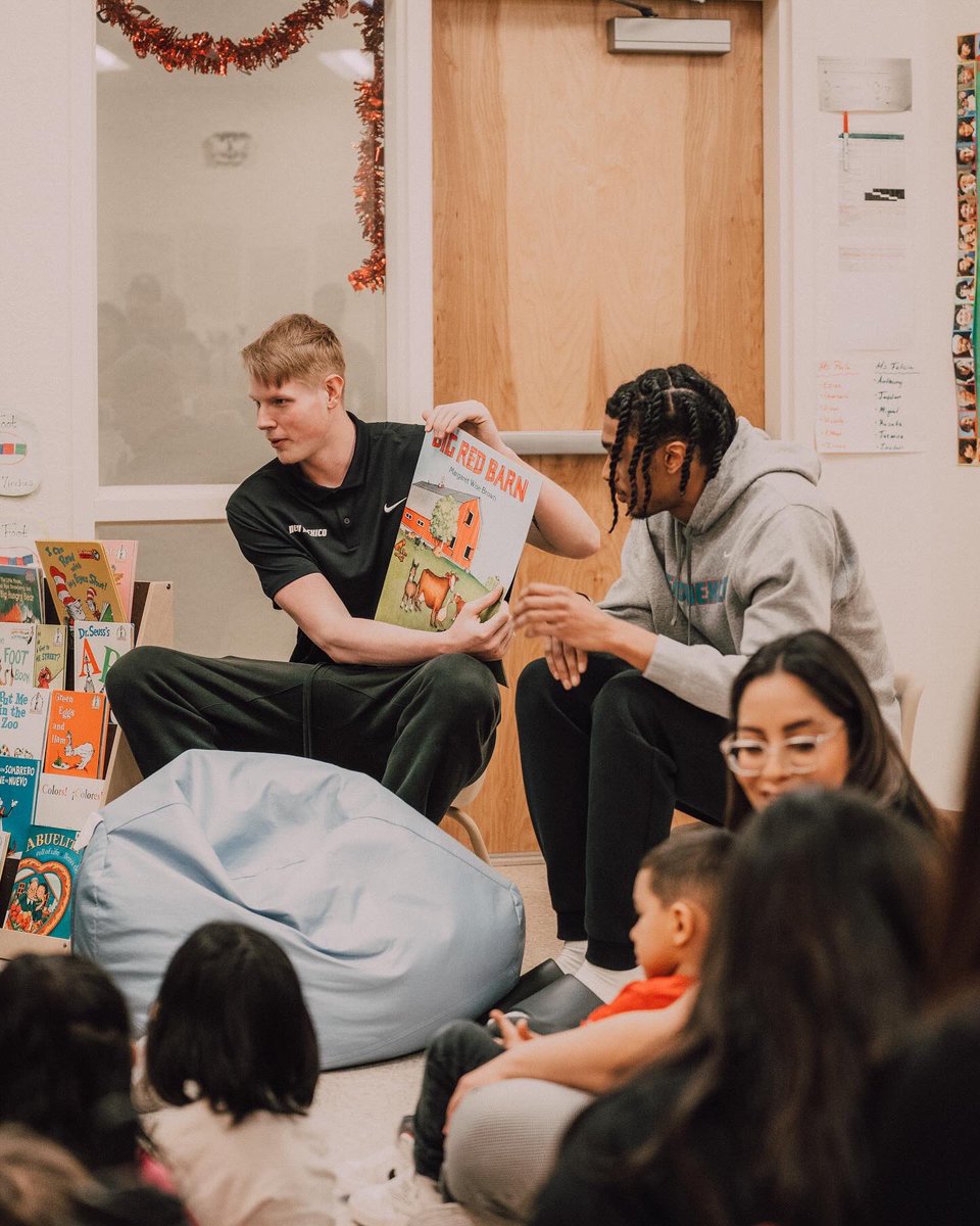 505SVF's tweet photo. It was an amazing morning yesterday with @UNMLoboMBB athletes @_quintonwebb5_ and @SebastianForsl5 visiting NM Early Learning Academy. Giving back to the next generation of Lobo fans is what it’s all about! https://t.co/ZWmXfSOJOJ