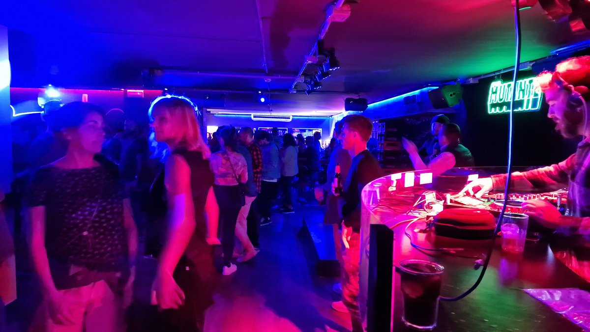 maadraassoo's tweet photo. Ya estamos en el TAARDEEAASSOO INDIE en @clubmutantepalma con @maadraassoo @syntonique @lafreenipplesdj a los platos!! #clubmutantepalma #clubmutante #muutaantaassoo #ILovePalma https://t.co/C1QiEHPWH4