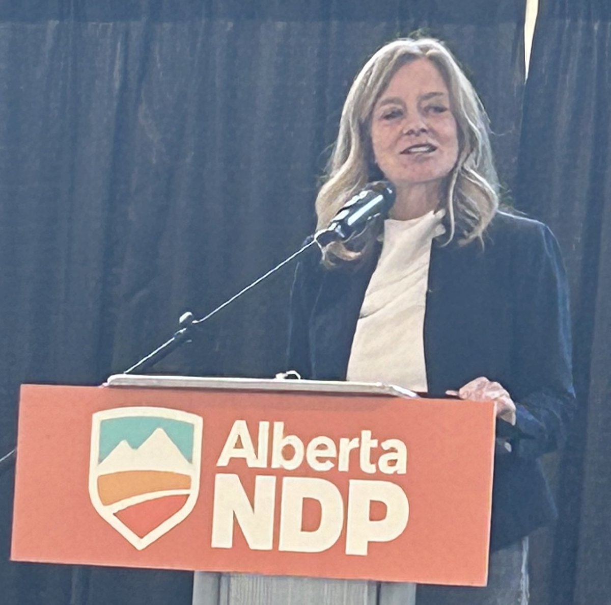 LoriSigurdson's tweet photo. Today in Red Deer, @RachelNotley gave her farewell speech to provincial council. Thank you Rachel for your  dedication to creating an inclusive and just Alberta. It has been the honour of my life to stand with you. Your personal sacrifice over many years is immense #abndp https://t.co/uK6dPnUm9u