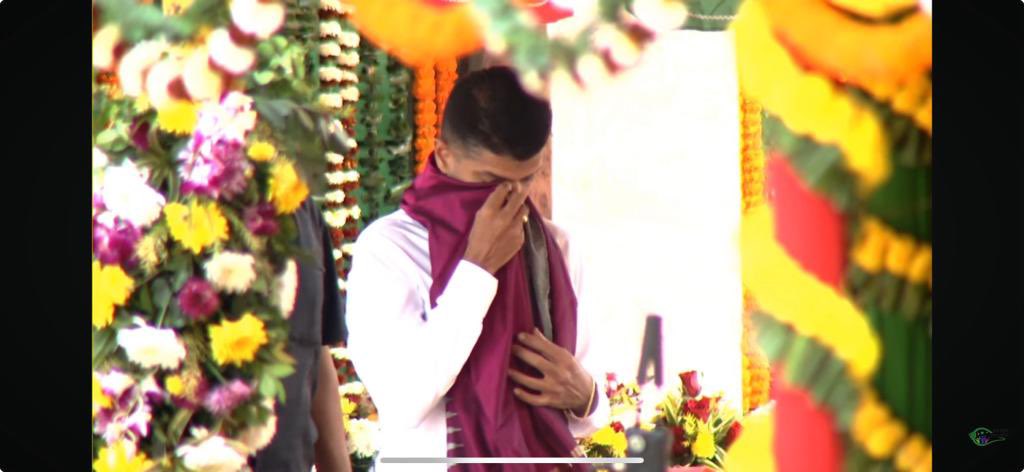 manasrmangaraj's tweet photo. #SAMALEIProject is not just a development initiative, it’s an emotion and passion. HCM Shri Naveen Patnaik & 5T Chairman Shri Kartik Pandian got emotional during the inauguration of the project. 

A dream came true today. Relentless efforts of Shri Pandian under the guidance of our HCM, turned into reality. 

Holding tears was not easy for both of them. They showed tremendous resolve and determination to overcome all challenges and making #SAMALEI possible with the blessings of Maa Samaleswari. 

🙏🙏🙏